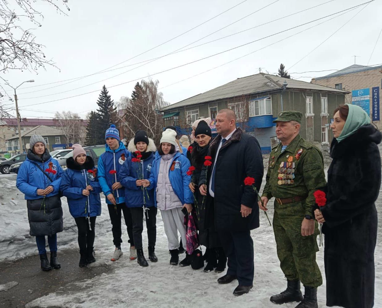 Молодогвардейцы почтили память погибших в годы Великой Отечественной войны и в период специальной военной операции